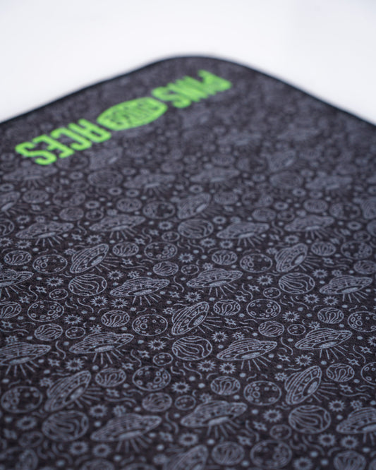 HEYDUDE - Black Hole Towel