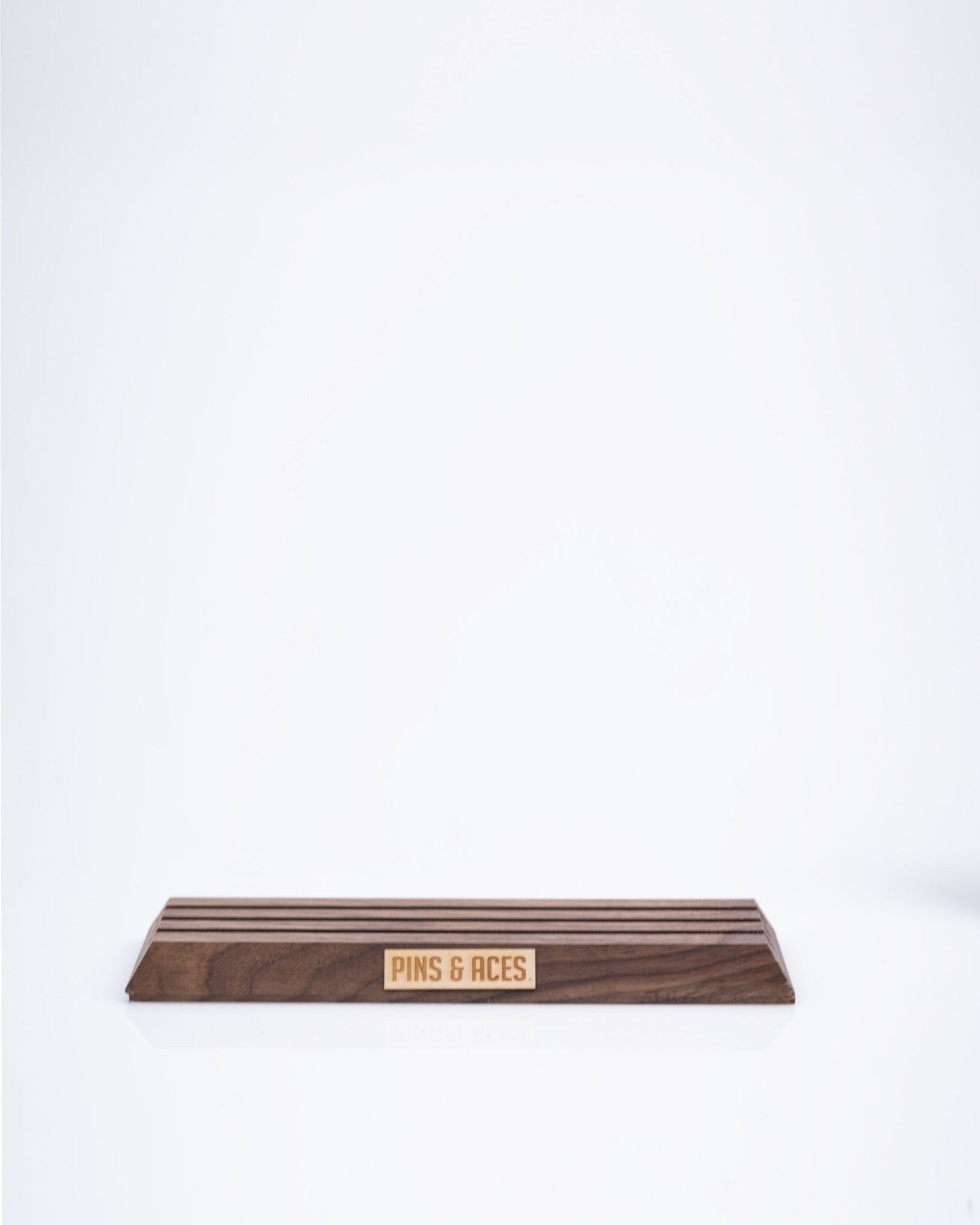 Ball Marker Display - Pins and Aces