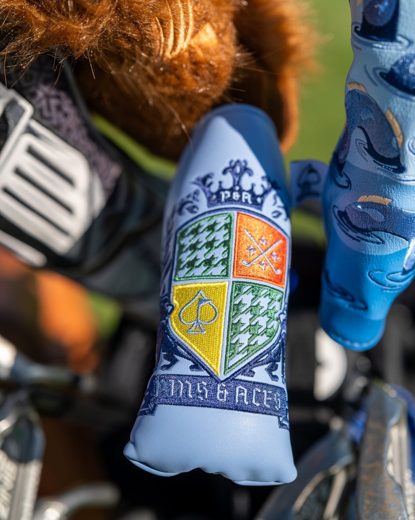 Coat of Arms - Blade Putter Cover - Pins and Aces
