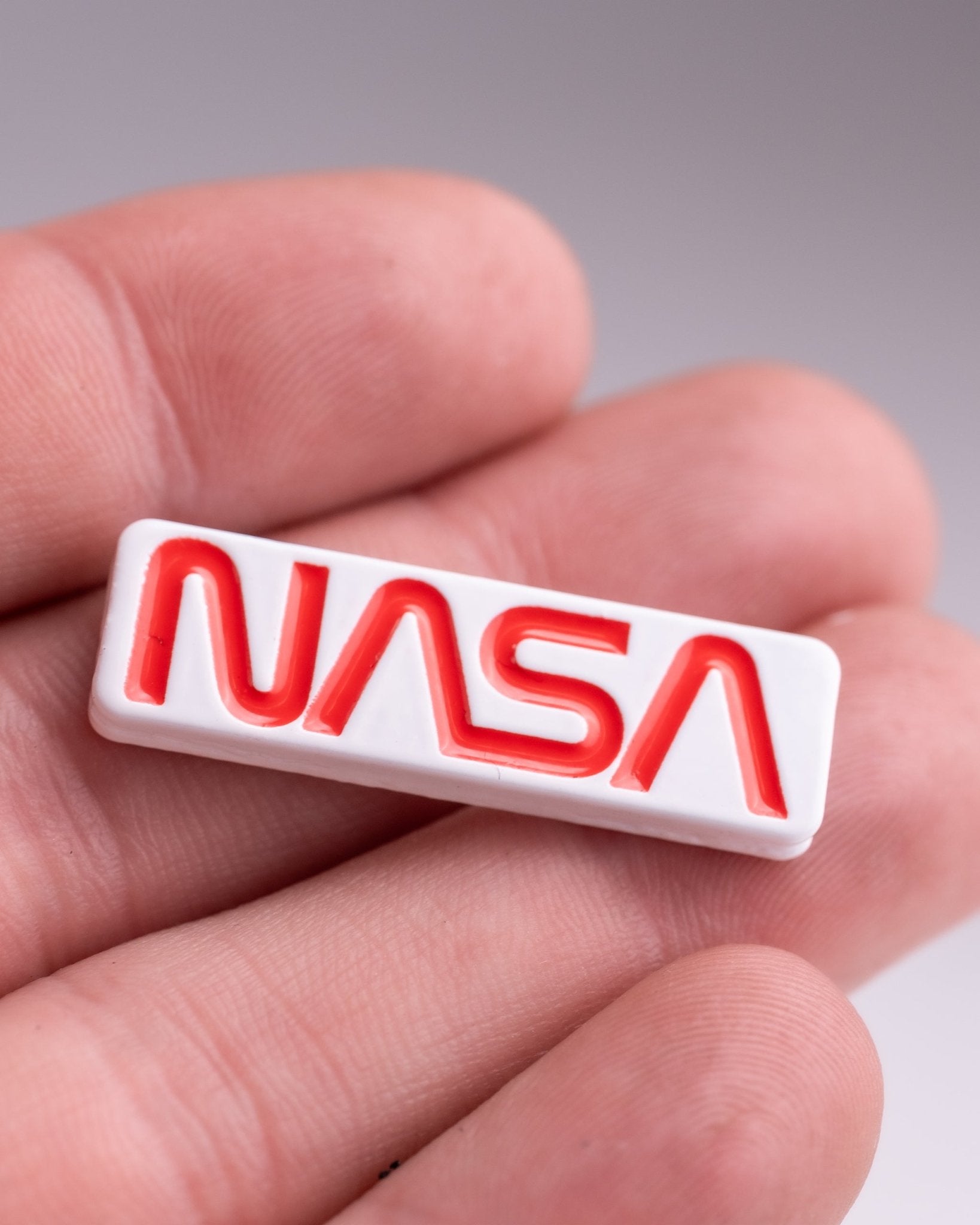 NASA "Worm" Ball Marker - Pins and Aces